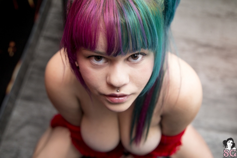 Feel the Rock su Suicide Girls